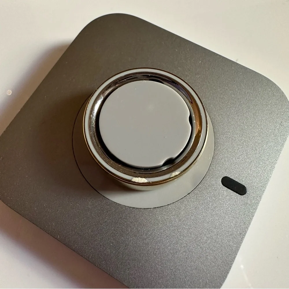 Oura ring 4 gold size 6 w box
